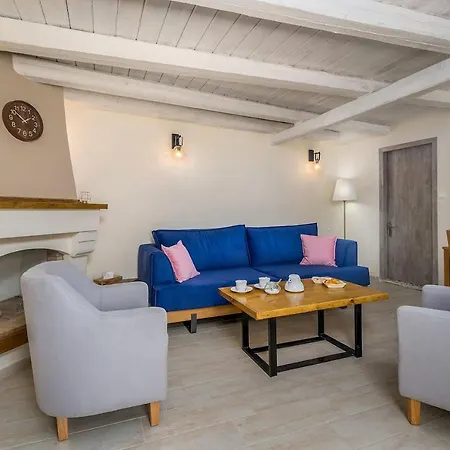 Diogenis House Апартаменты Moirai